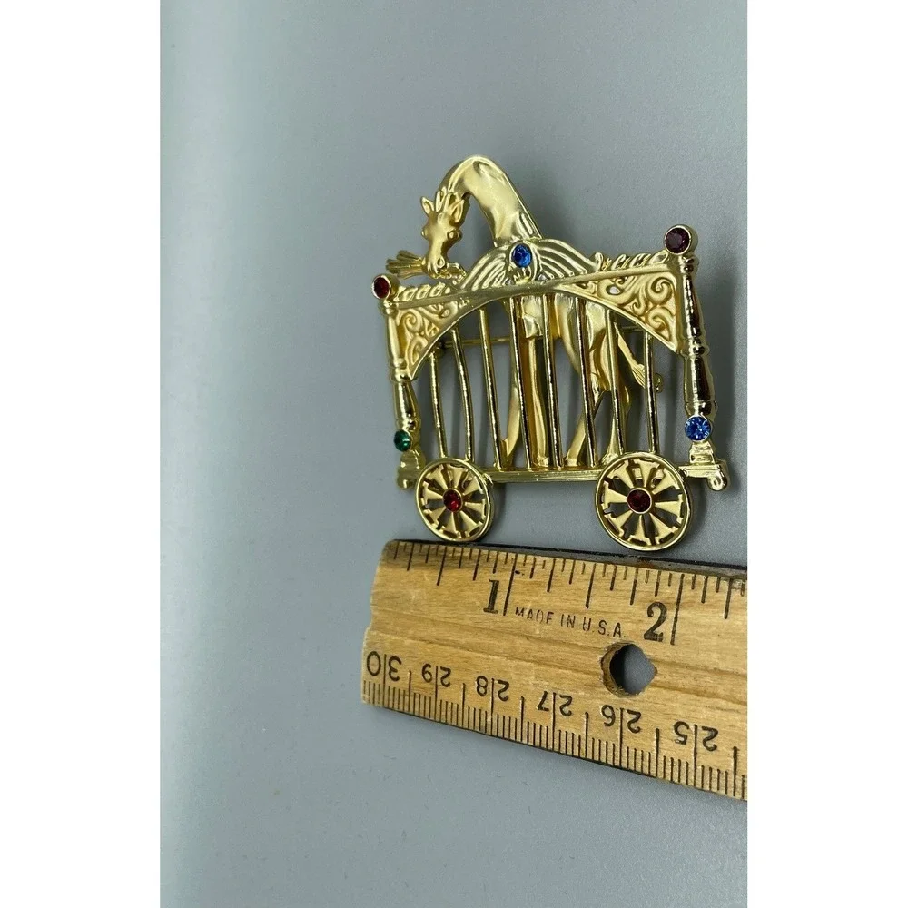 AJC Vintage Gold‎ Tone Circus Giraffe in Cage Wagon Brooch Rhinestone Pin